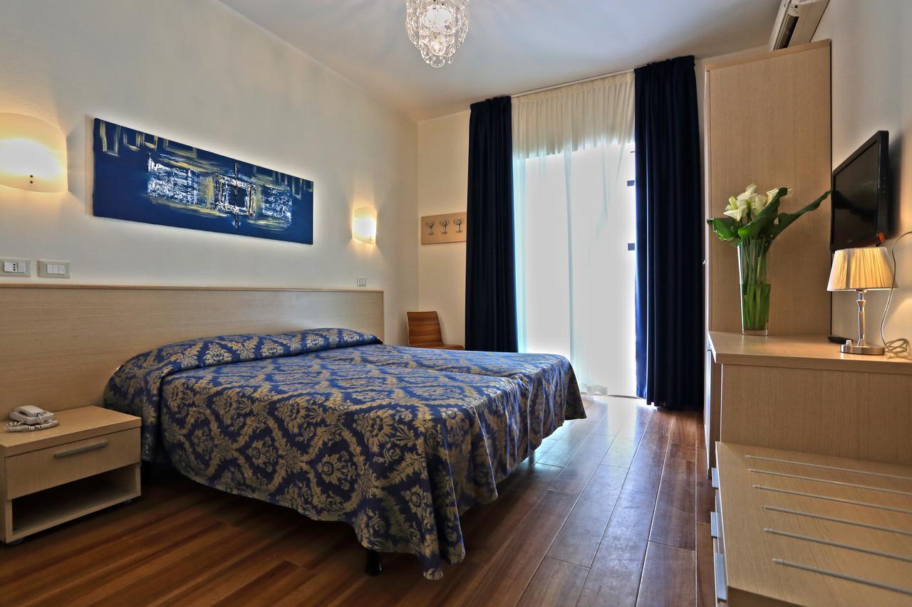 Hotel Castiglione Lignano Sabbiadoro Exterior foto